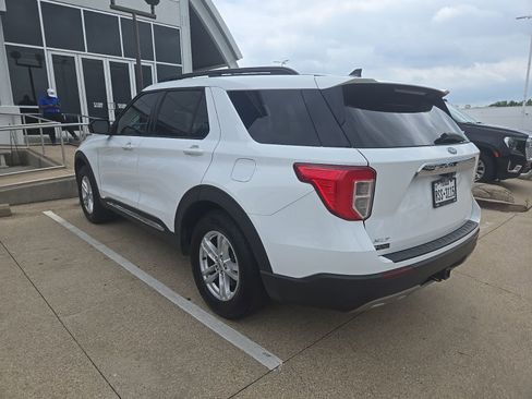 Used 2022 Ford Explorer XLT w/ Equipment Group 202A image 10