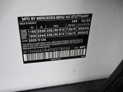 Used 2023 Mercedes-Benz GLB 250 w/ Premium Package image 18