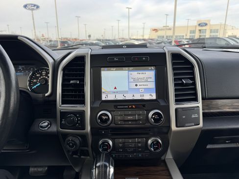 Used 2018 Ford F150 Lariat w/ Equipment Group 502A Luxury image 10