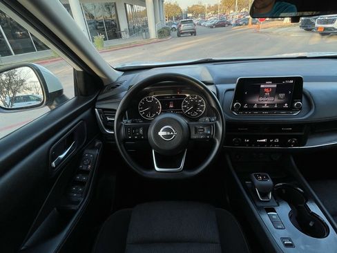 Used 2024 Nissan Rogue SV image 10