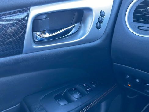 Used 2020 Nissan Pathfinder SL image 18