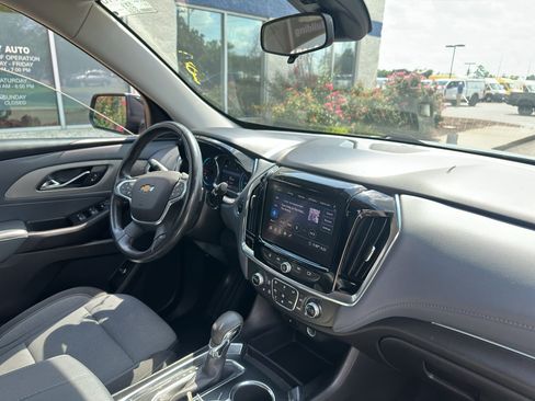Used 2021 Chevrolet Traverse LT FWD image 12