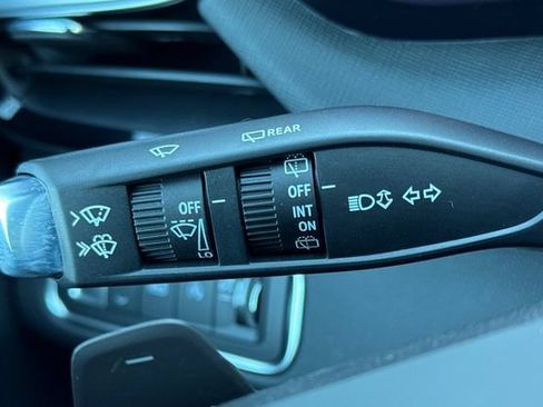 Used 2025 Buick Enclave Preferred FWD image 39