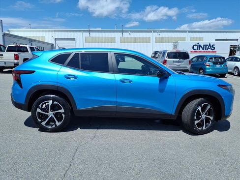 New 2026 Chevrolet Trax RS w/ Sunroof Package FWD image 3