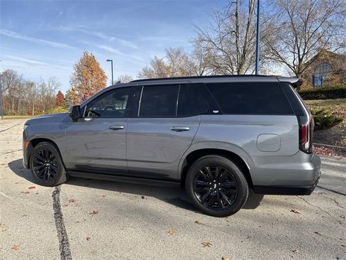 Certified 2022 Cadillac Escalade Sport Platinum w/ Heavy-Duty Trailer Package image 3