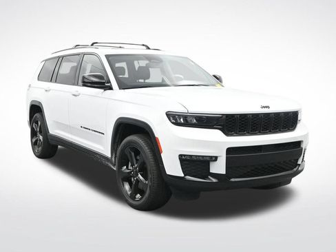 Used 2023 Jeep Grand Cherokee L Limited w/ Black Appearance Package AWD/4WD image 3