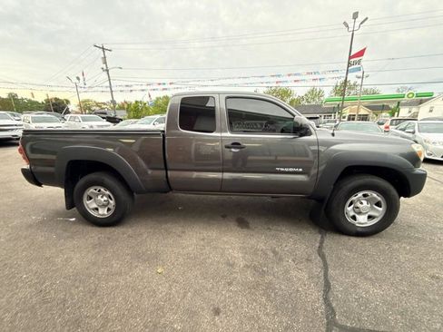 Used 2014 Toyota Tacoma 4x4 Access Cab w/ Convenience Package image 4
