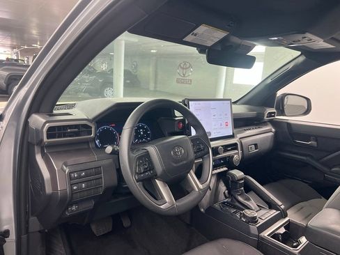Used 2025 Toyota Tacoma TRD Off-Road AWD/4WD image 8