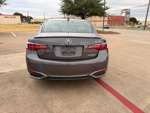 Used 2018 Acura ILX w/ Special Edition Package FWD image 4