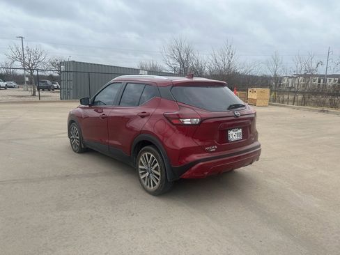 Certified 2022 Nissan Kicks SV image 3
