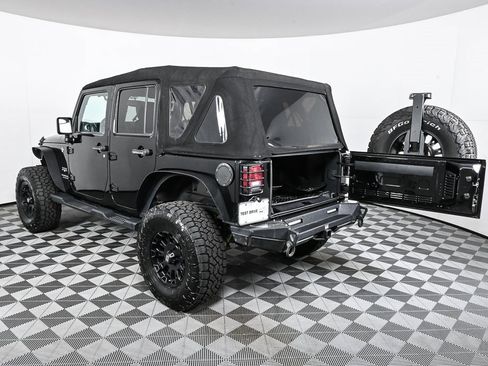 Used 2016 Jeep Wrangler Unlimited Sahara w/ Connectivity Group image 29