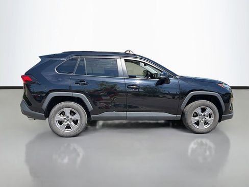 Used 2022 Toyota RAV4 XLE w/ Convenience Package image 4