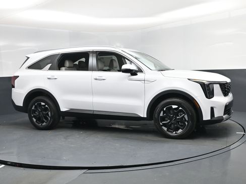 New 2026 Kia Sorento S image 2