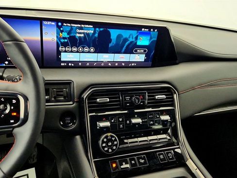 Used 2025 Nissan Armada PRO-4X image 17