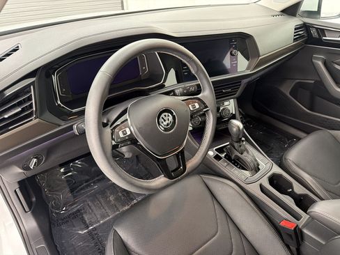 Used 2021 Volkswagen Jetta SEL Premium FWD image 4
