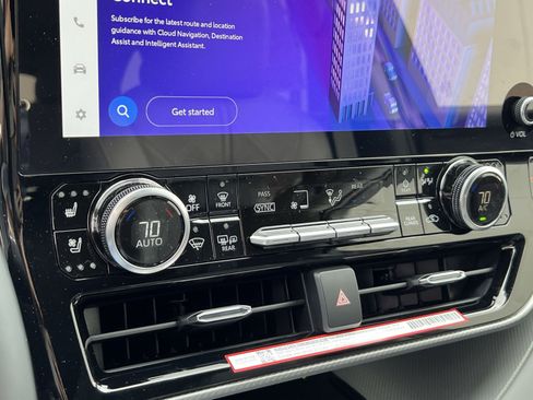 New 2026 Toyota Highlander Platinum image 16