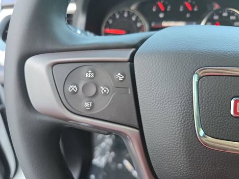 Used 2023 GMC Acadia SLT FWD image 17