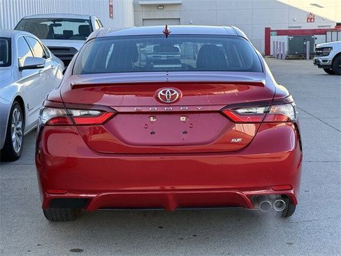 Used 2023 Toyota Camry SE image 4