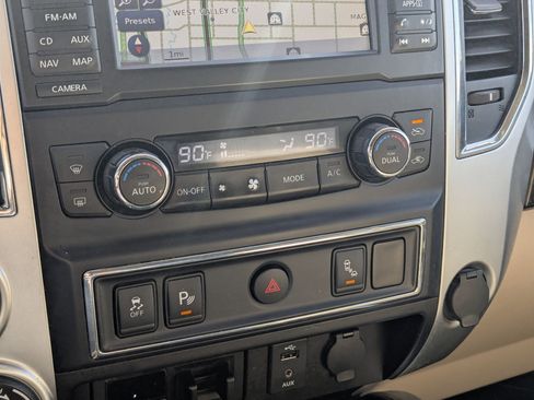Used 2016 Nissan Titan SV image 27