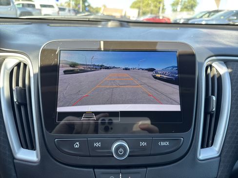 Used 2025 Chevrolet Malibu LT FWD image 18