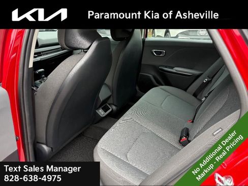 New 2025 Kia K4 LXS image 18