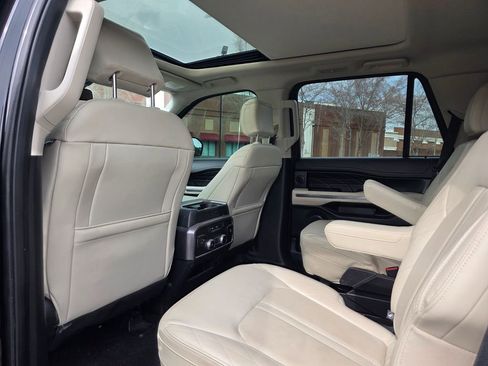 Used 2021 Ford Expedition Platinum image 30