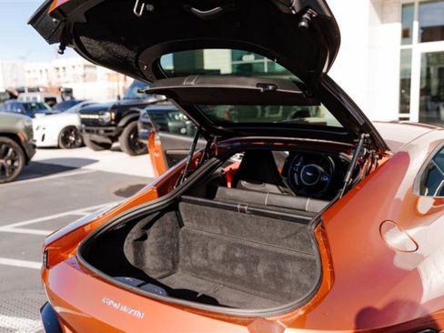 Used 2020 Aston Martin V8 Vantage Coupe image 25