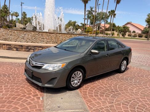 Used 2013 Toyota Camry LE FWD image 1