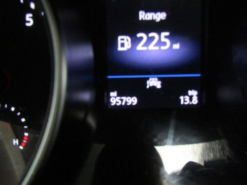 Used 2021 Volkswagen Tiguan SE image 10