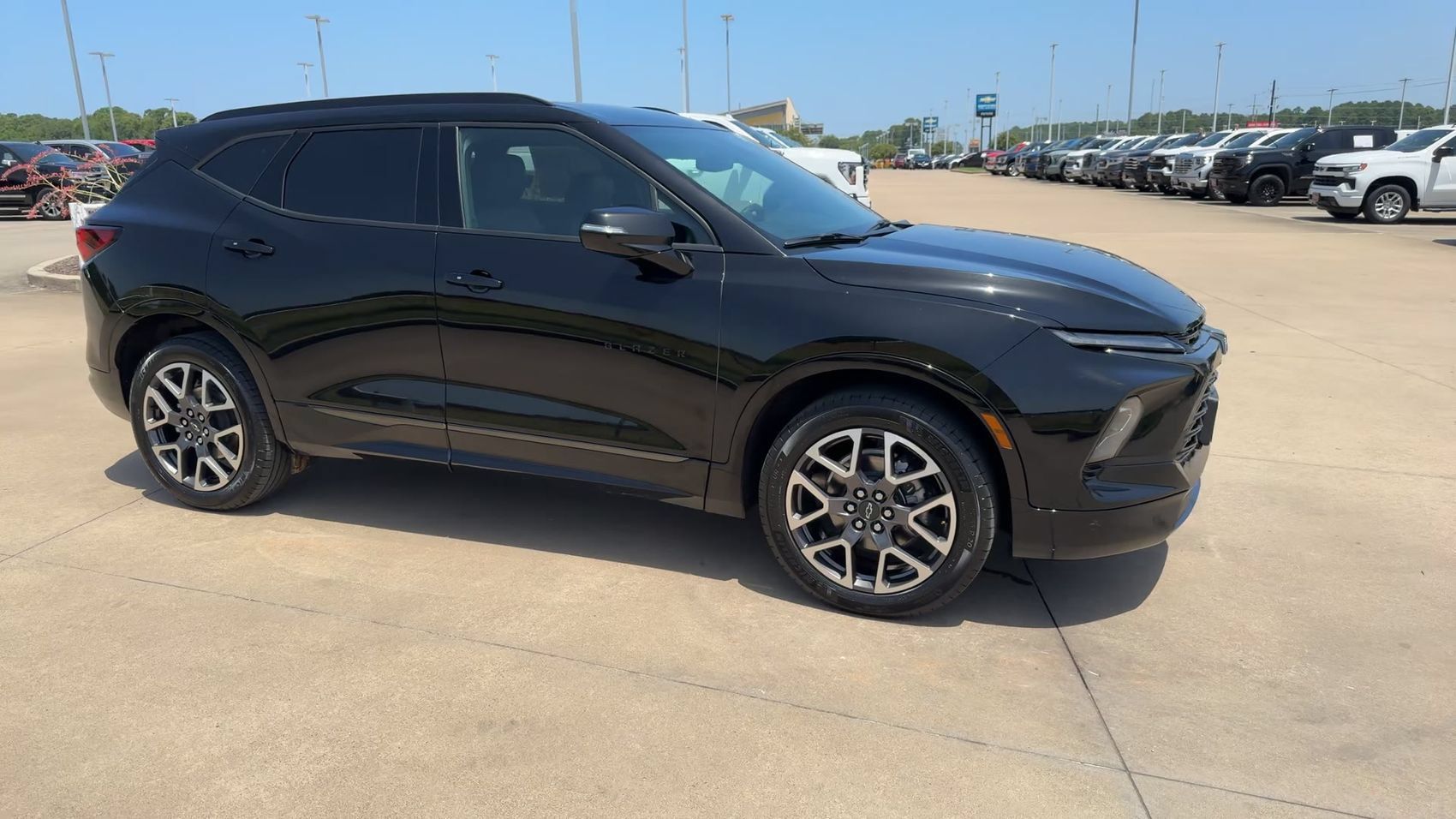 Used 2025 Chevrolet Blazer RS FWD image 3