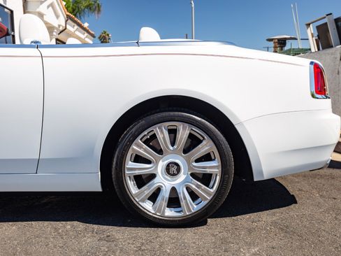 Used 2017 Rolls-Royce Dawn image 10