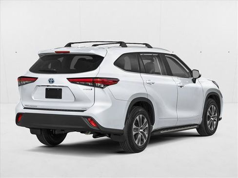 New 2026 Toyota Highlander XLE AWD/4WD image 2