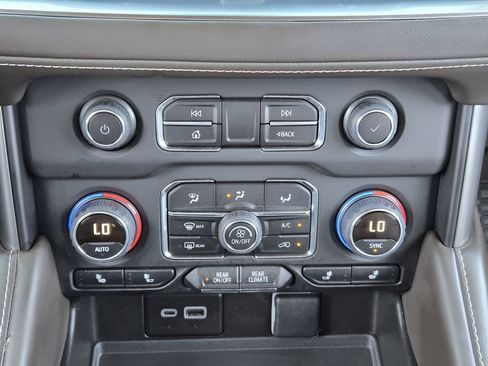 Used 2023 Chevrolet Tahoe Z71 w/ Z71 Off-Road Package AWD/4WD image 17