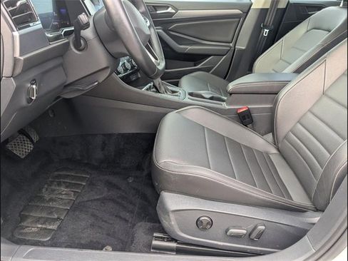 Used 2022 Volkswagen Jetta SE image 9