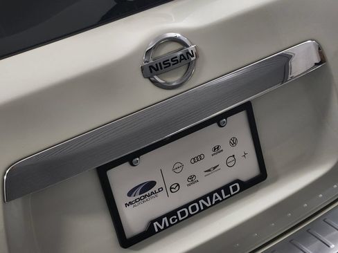 Used 2017 Nissan Pathfinder SL w/ SL Premium Package AWD/4WD image 9