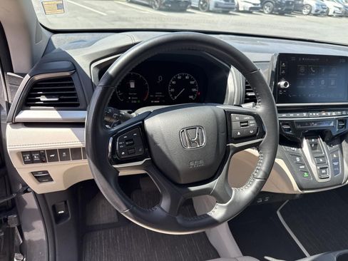 Certified 2025 Honda Odyssey EX-L image 18