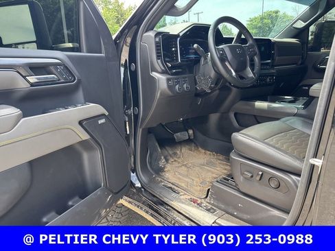 Used 2024 Chevrolet Silverado 2500 ZR2 w/ Technology Package AWD/4WD image 13