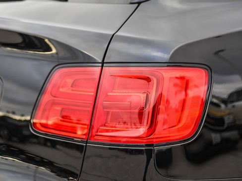 Used 2019 Bentley Bentayga image 9