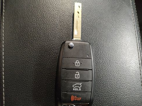 Used 2019 Kia Sorento FWD image 32