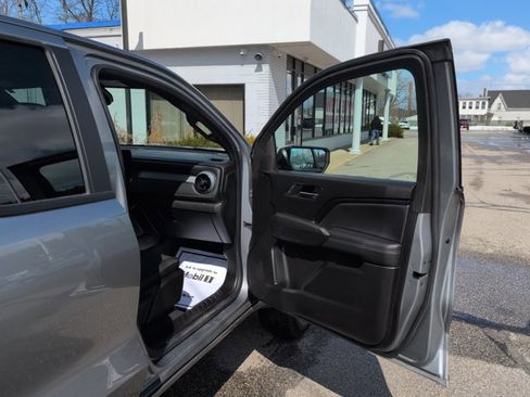 Certified 2023 Chevrolet Colorado LT w/ LT Convenience Package II image 28