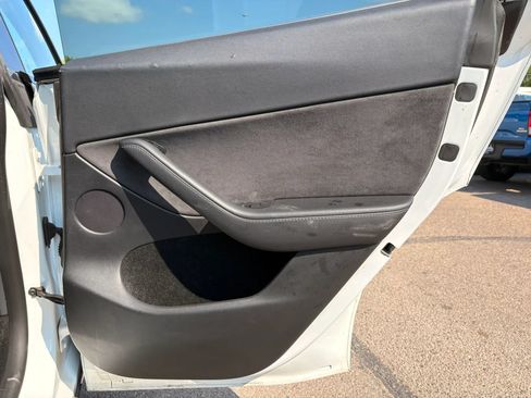 Used 2022 Tesla Model Y Long Range AWD/4WD image 8