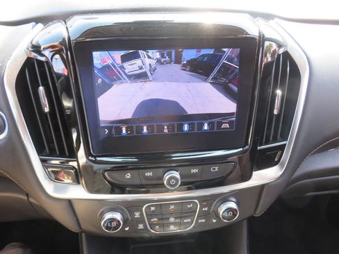 Used 2021 Chevrolet Traverse LT w/ LT Premium Package AWD/4WD image 19