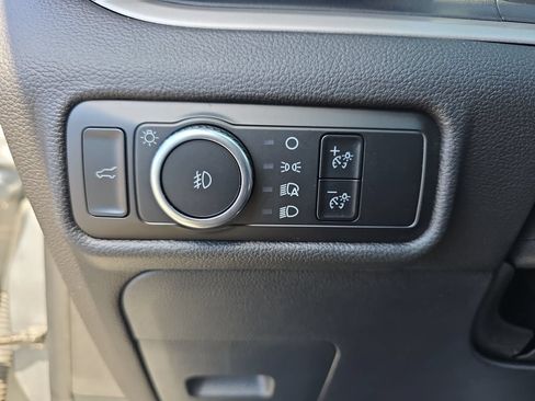 Used 2024 Ford Explorer XLT w/ Equipment Group 202A AWD/4WD image 28