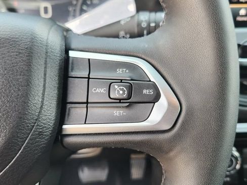 Used 2025 Jeep Compass Latitude w/ Convenience Group AWD/4WD image 29
