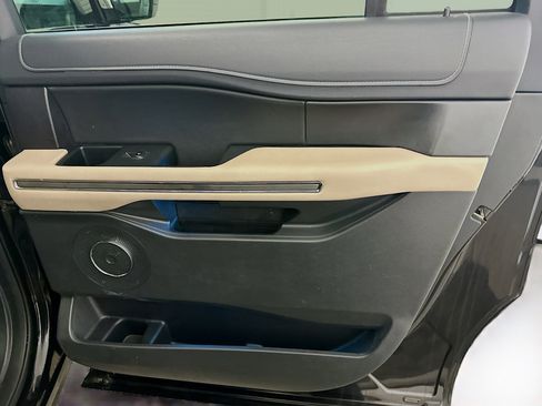 Used 2024 Ford Expedition Max XLT image 33