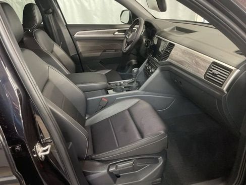 Certified 2023 Volkswagen Atlas Cross Sport SE image 4