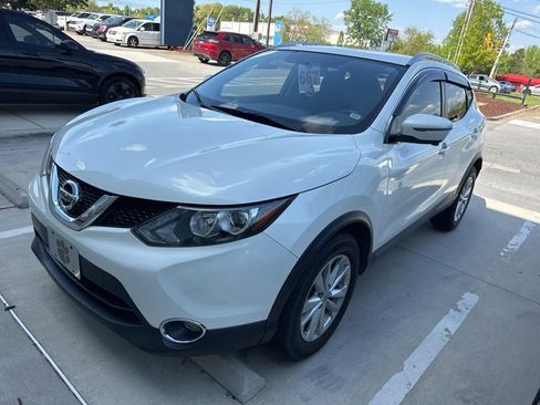 Used 2017 Nissan Rogue Sport SV w/ SV Premium Package image 4