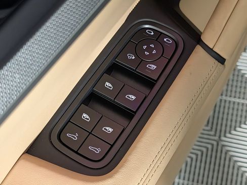 New 2026 Porsche Cayenne Coupe AWD/4WD image 26