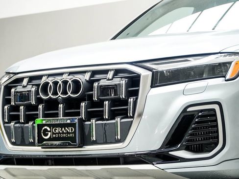 Used 2025 Audi Q7 3.0T Premium Plus AWD/4WD image 2