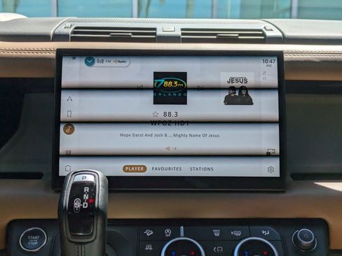Used 2025 Land Rover Defender 110 X-Dynamic SE AWD/4WD image 19